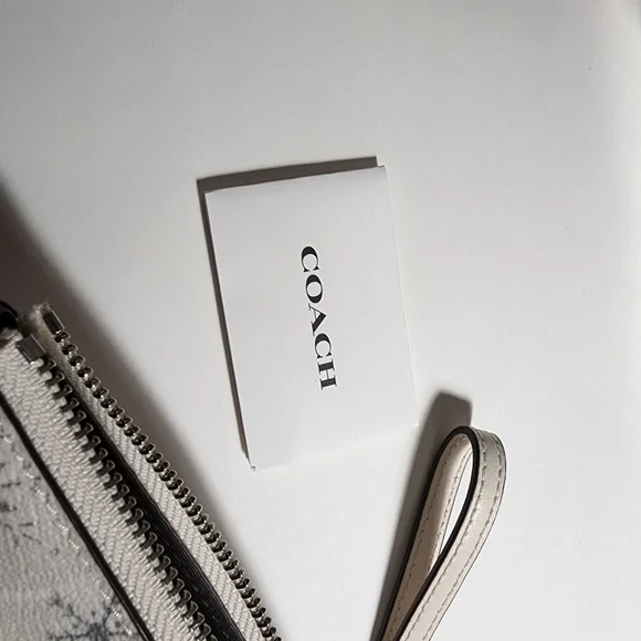 Coach Wristlet - Picture 4 of 7